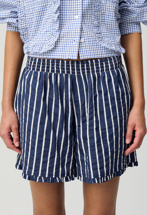Short ray&eacute; large volant&eacute;