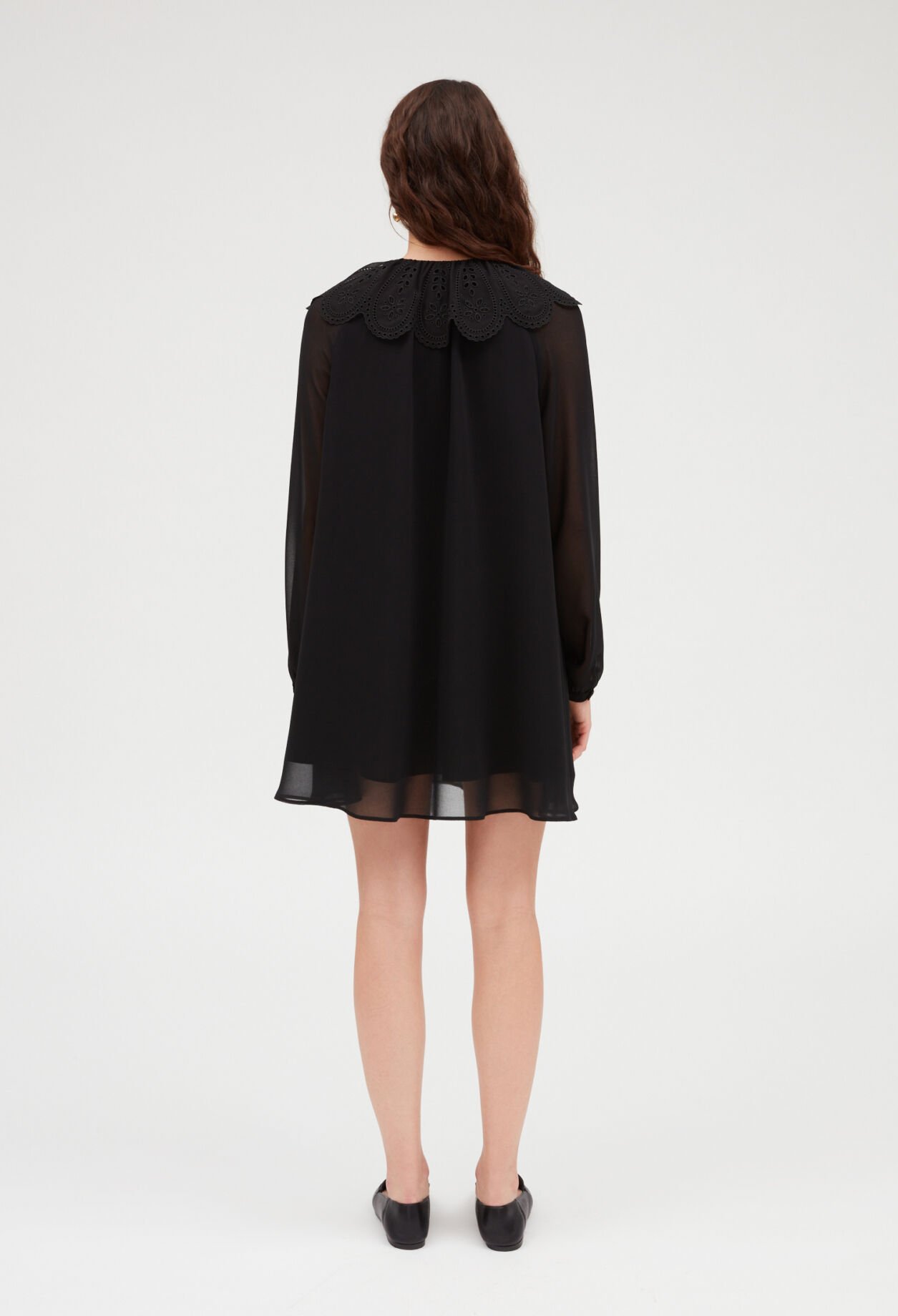 Robe courte Rifi noire large col