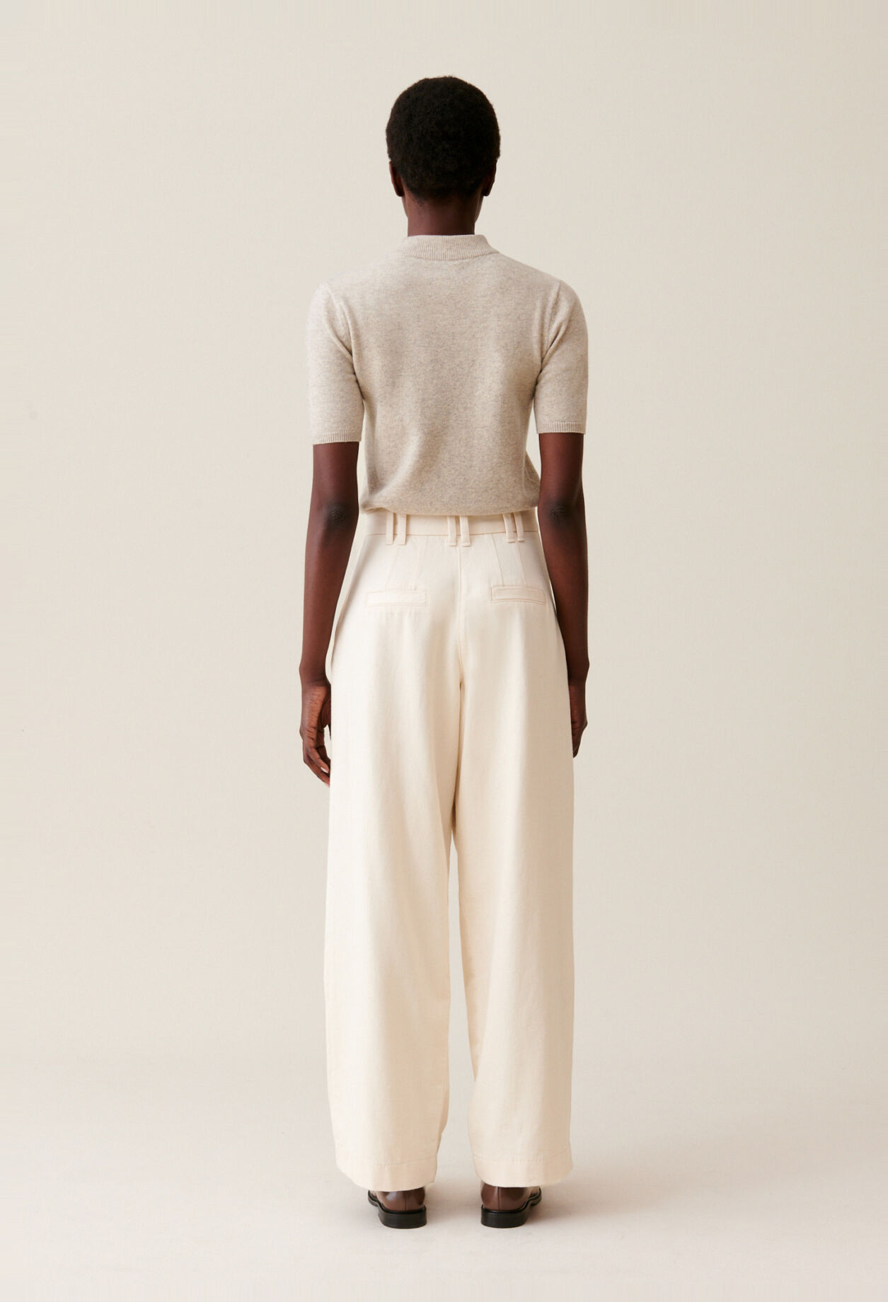 Pantalon denim large pliss&eacute;