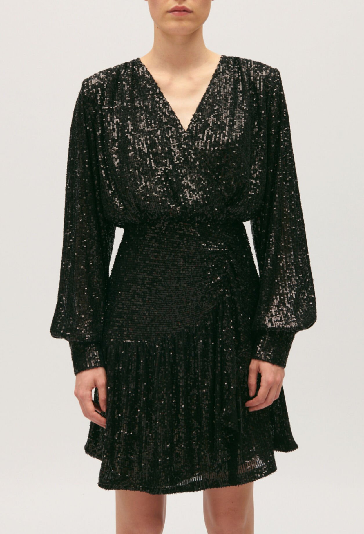 Robe courte sequins noire