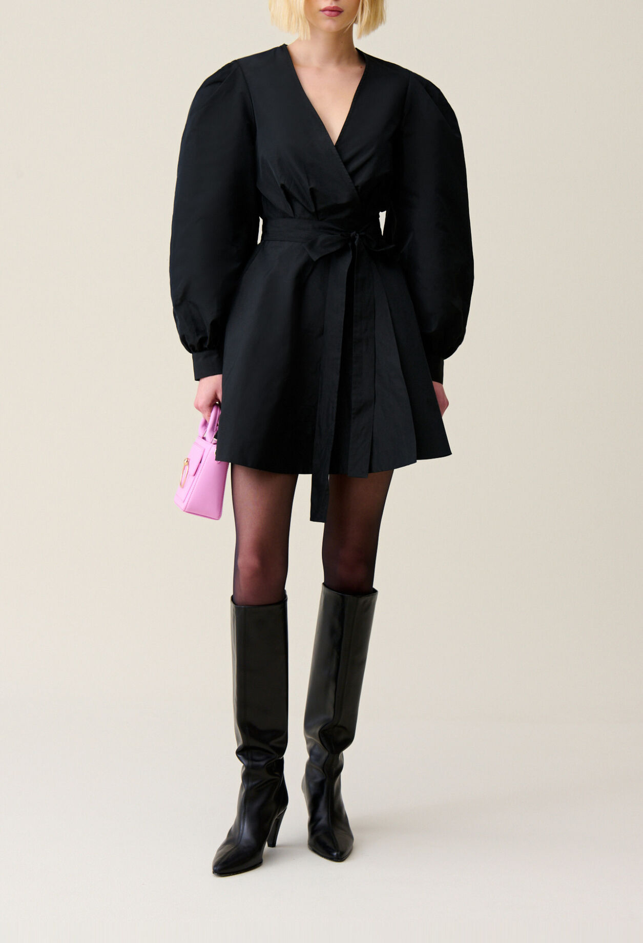 Robe courte manches ballons noire