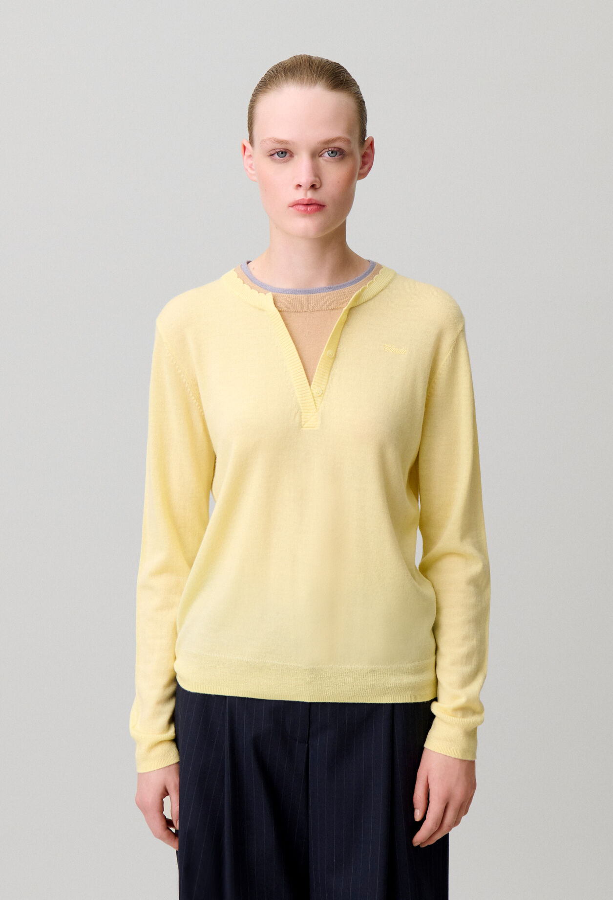 Pull laine col superpos&eacute;