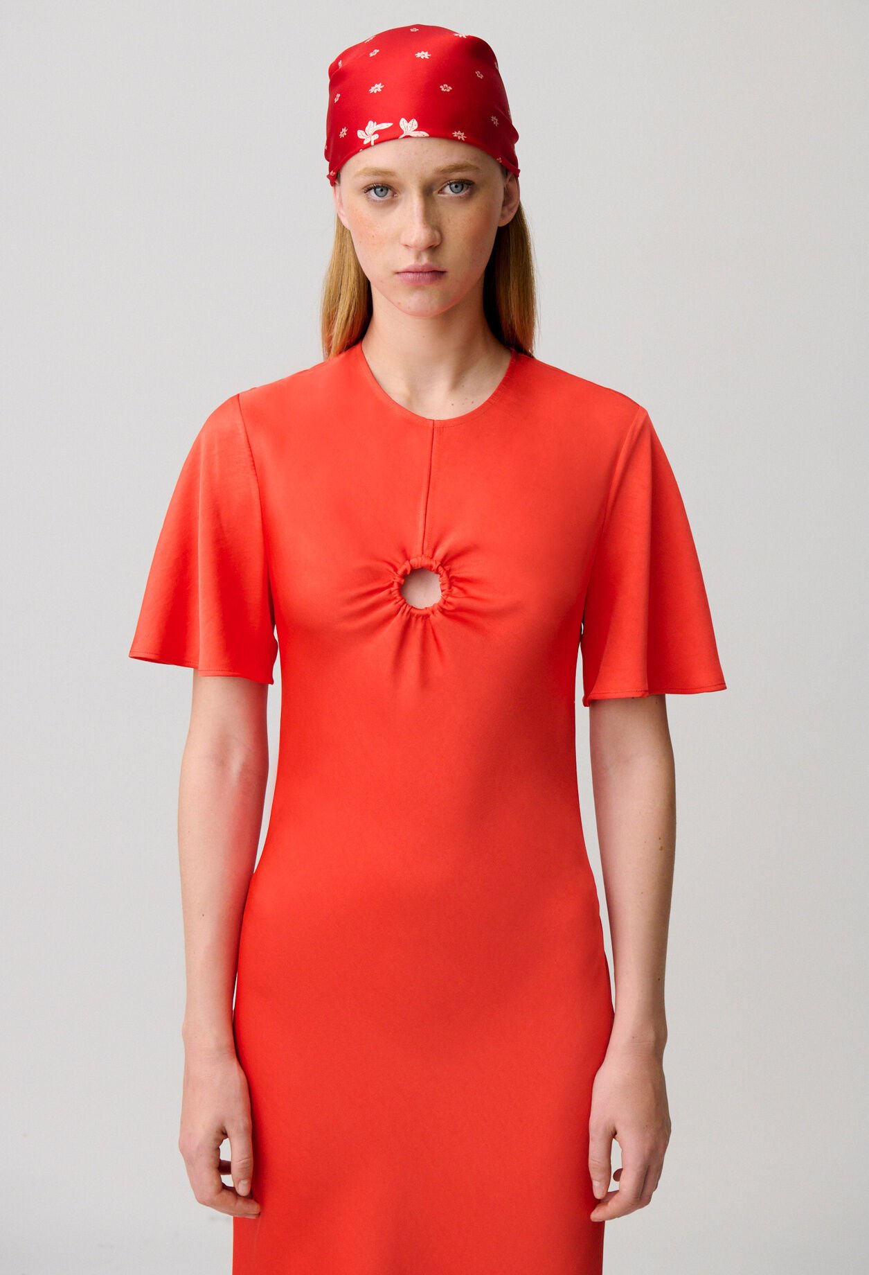 Robe longue satin&eacute;e