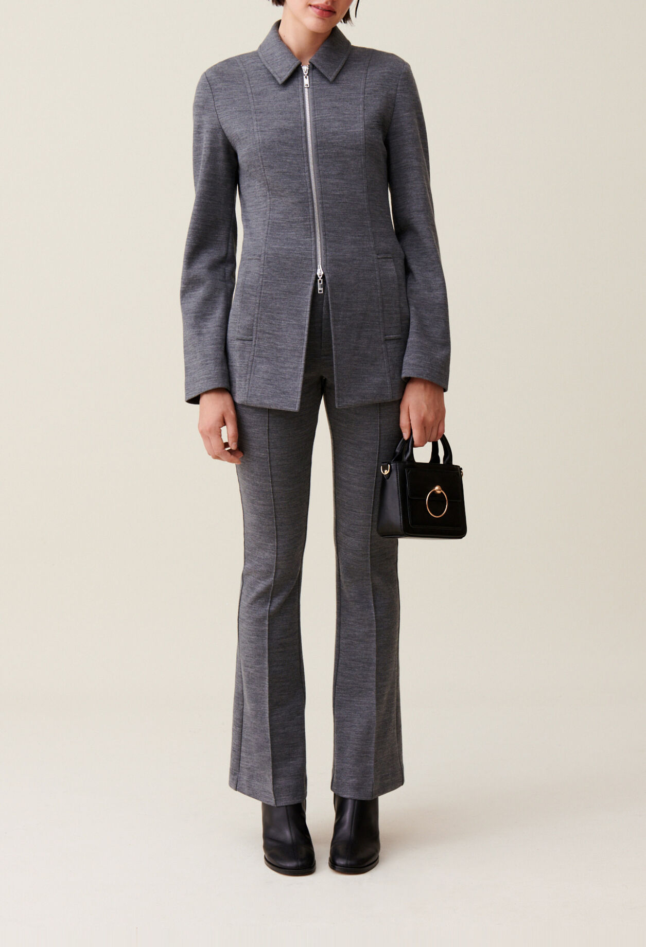 Veste cintr&eacute;e zipp&eacute;e grise