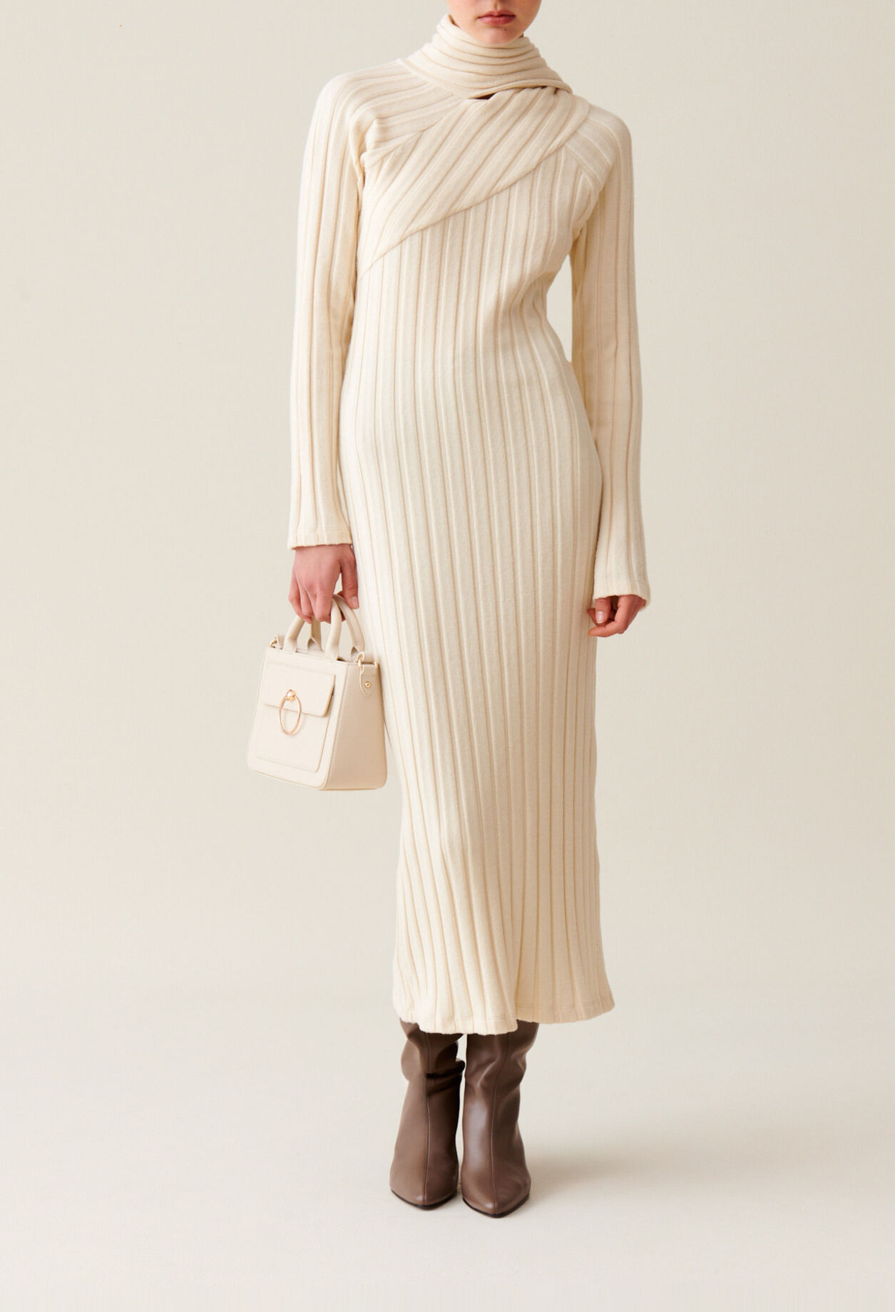Robe longue maille &eacute;charpe &agrave; nouer