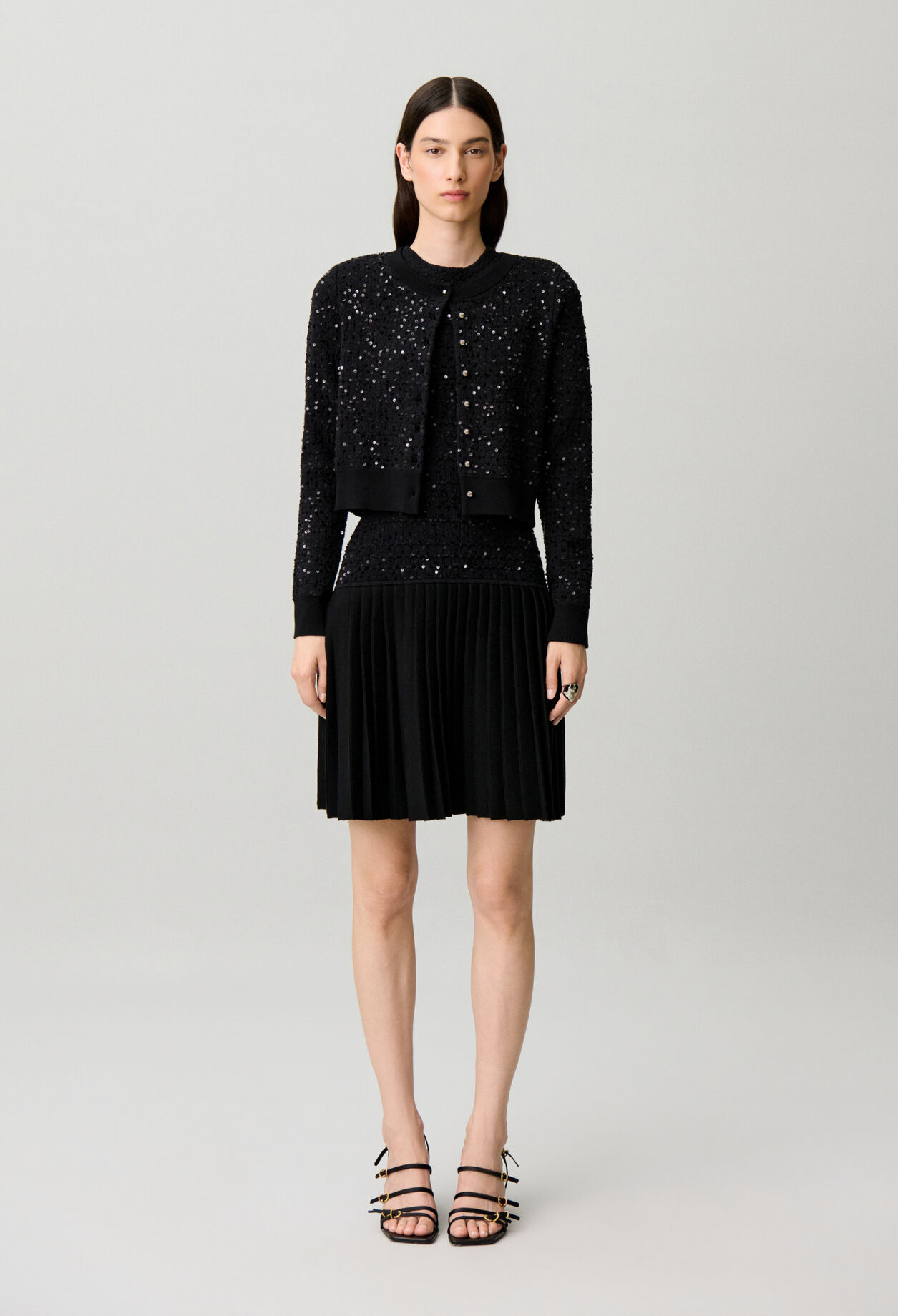 Robe courte ajust&eacute;e maille sequins