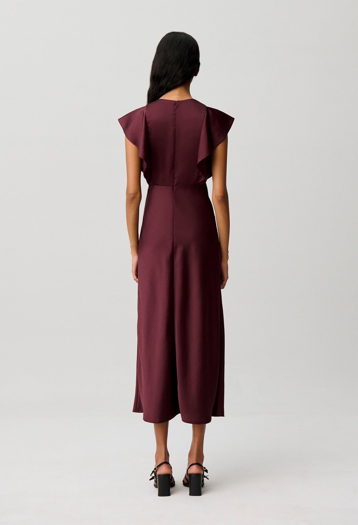 Robe longue satin&eacute;e fendue