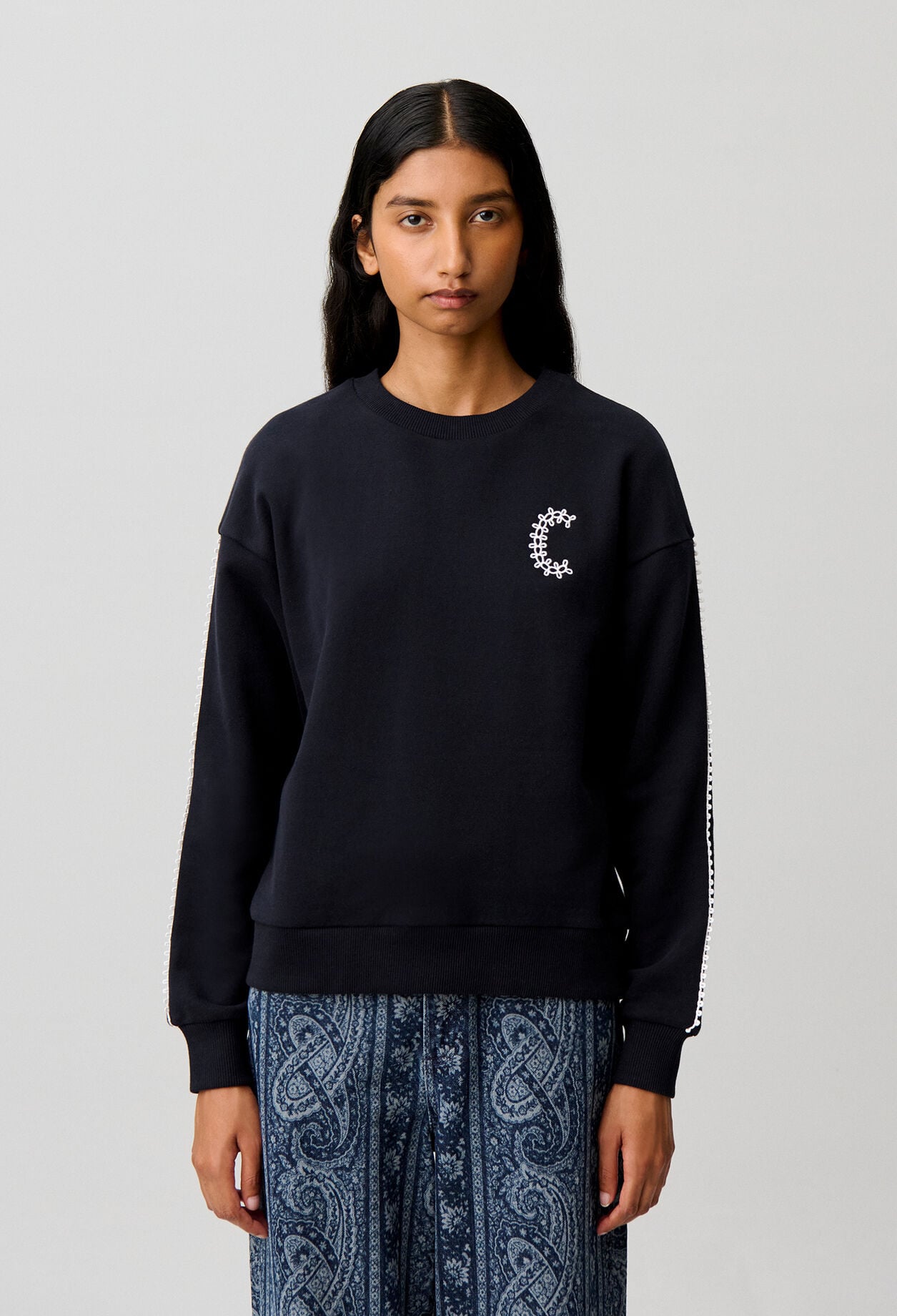 Sweatshirt coton organique broderie C