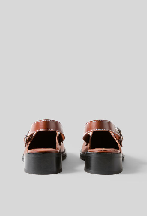 Sabots cuir lisse surpiqu&eacute;s