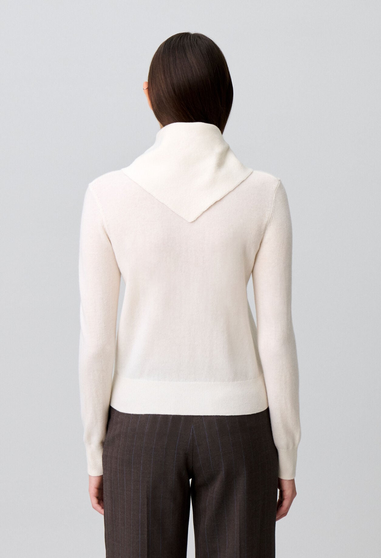 Pull maille foulard amovible