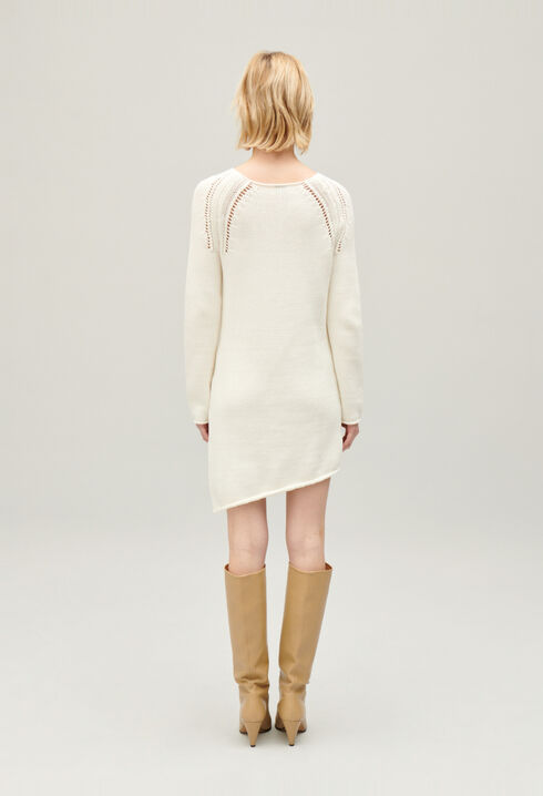 Robe courte asym&eacute;trique maille &eacute;crue