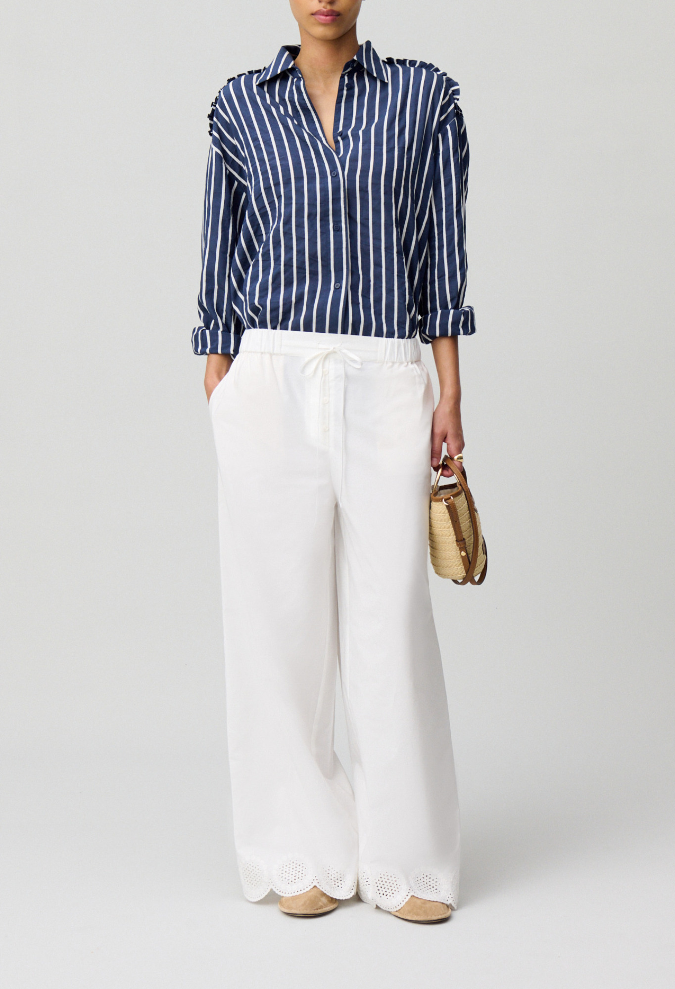 Pantalon léger large brodé Pantalon léger large brodé