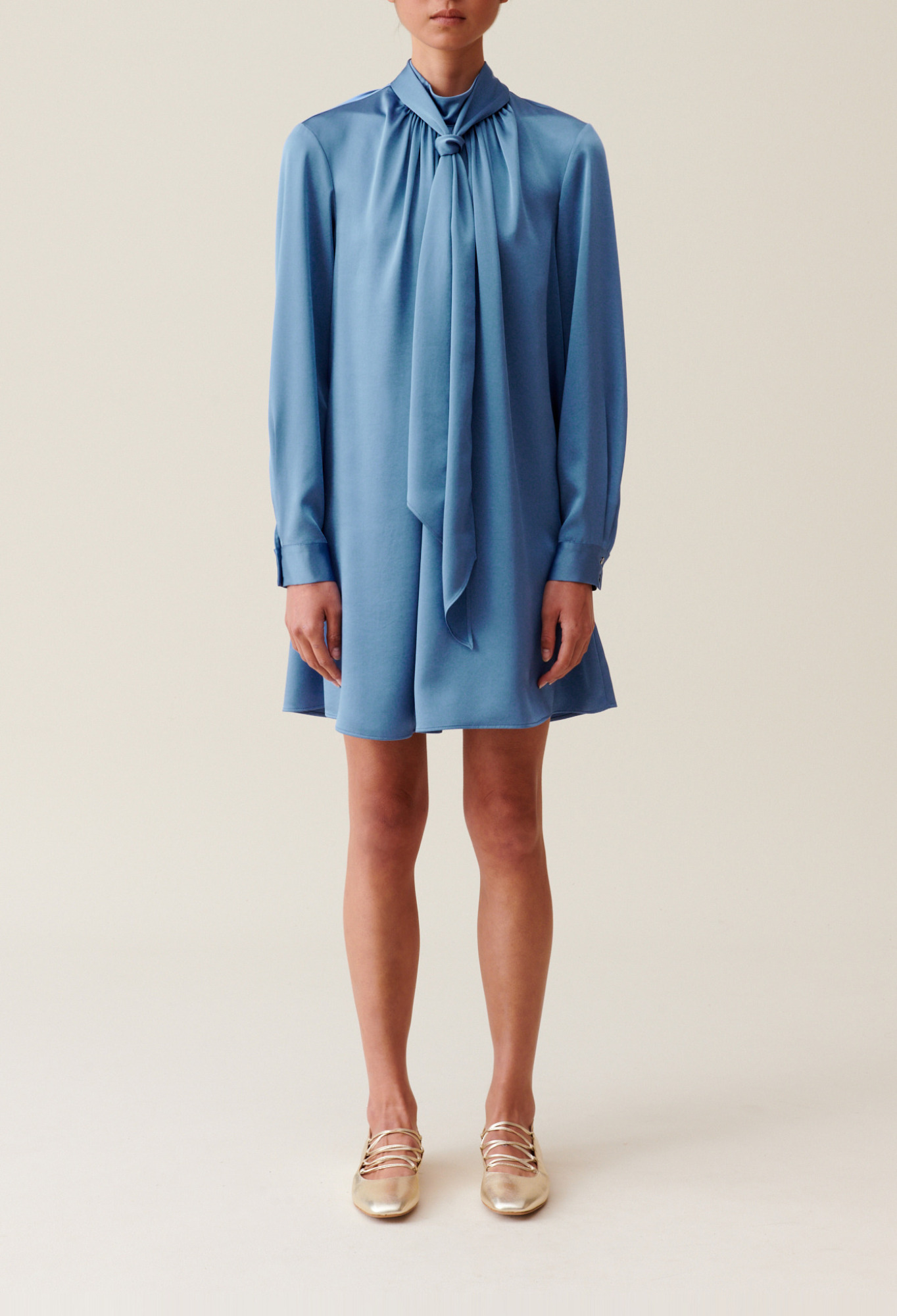 Robe fluide col lavallière noir