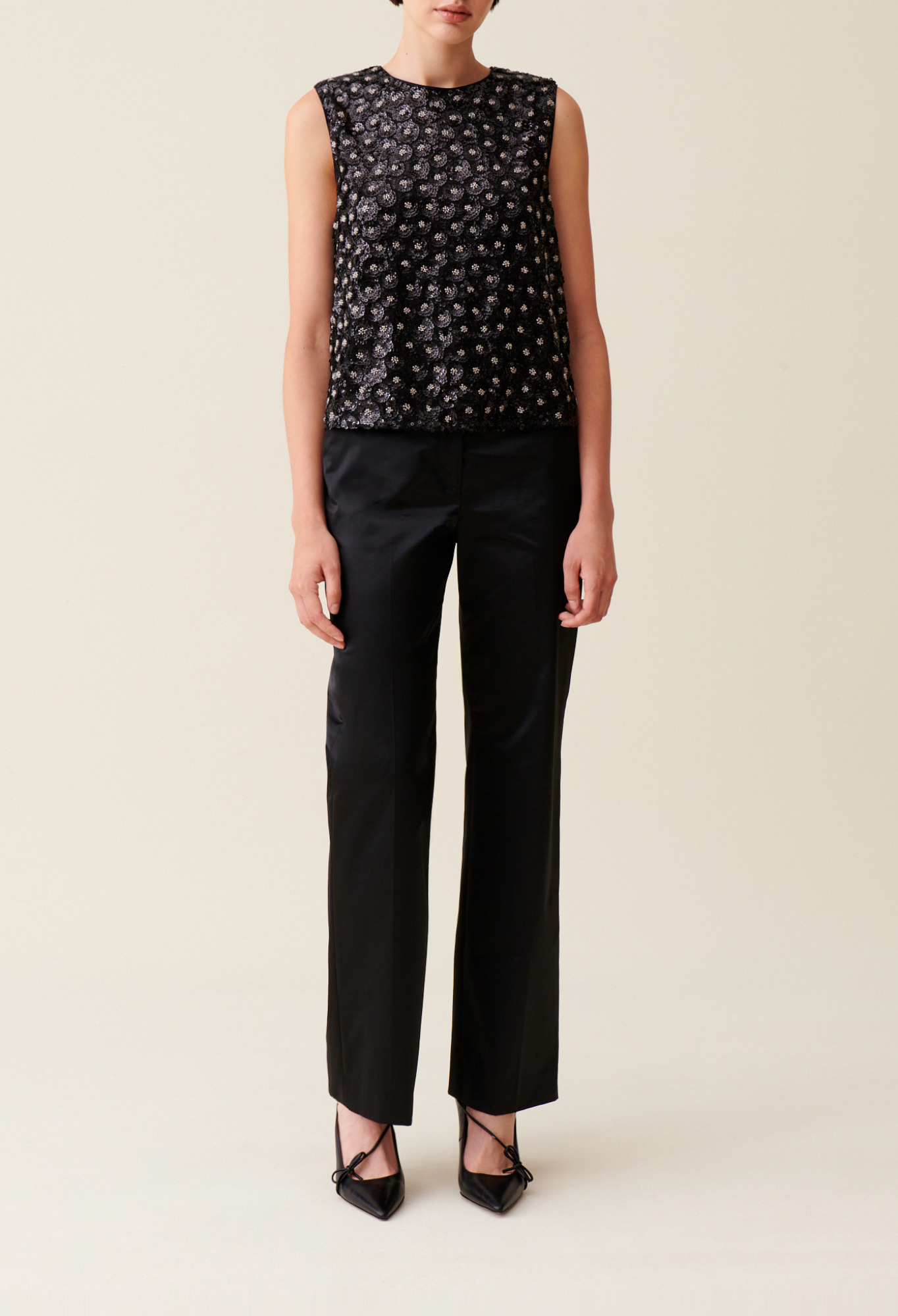 Top noir sequins brodés dos ouvert